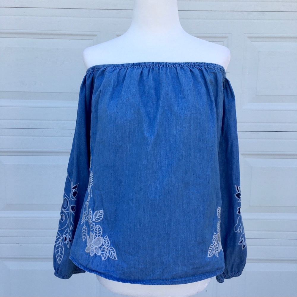 ❤️ Charlotte Russe Off the Shoulder Top ❤️